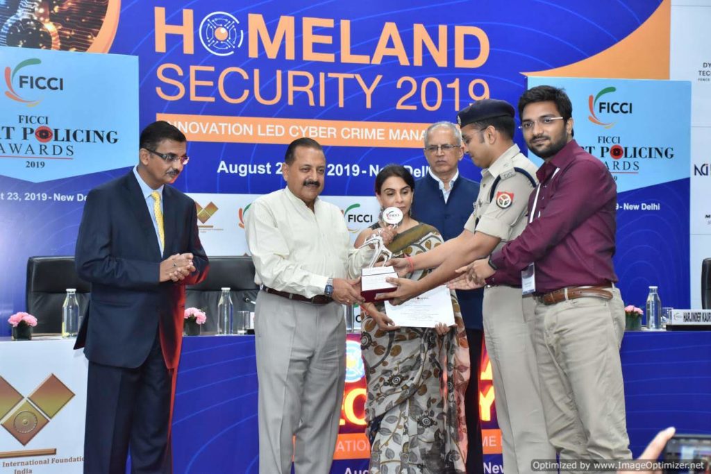 Founder Smart E Touch Nishant Pandey, Receiving FICCI FICCI - Special Jury Outstanding Initiative Award, for Practice in Kumbh VVIP Security and Force Deployment for UP Police